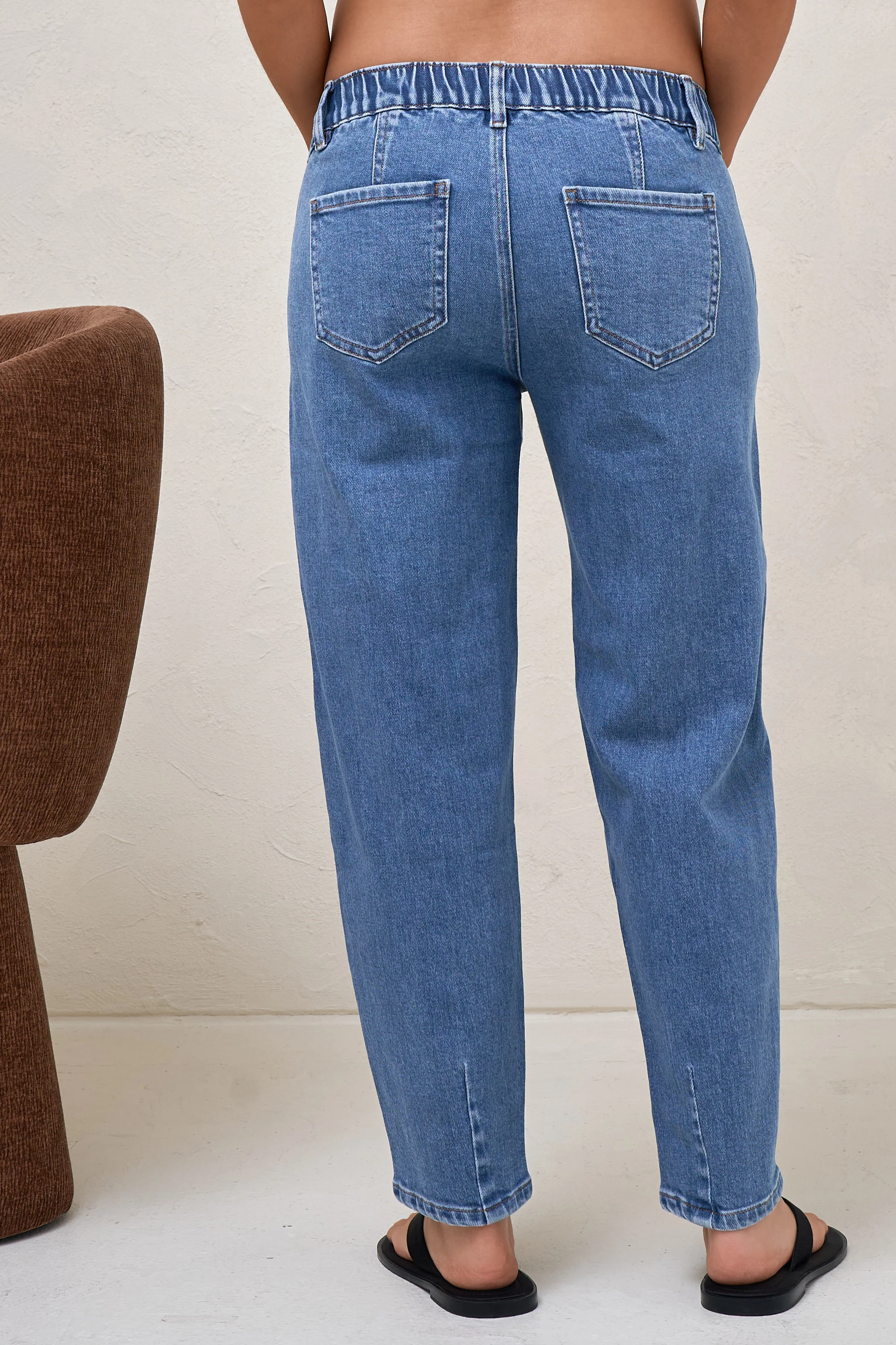 Bend The Rules Barrel Jean - Mid Blue - Image 3