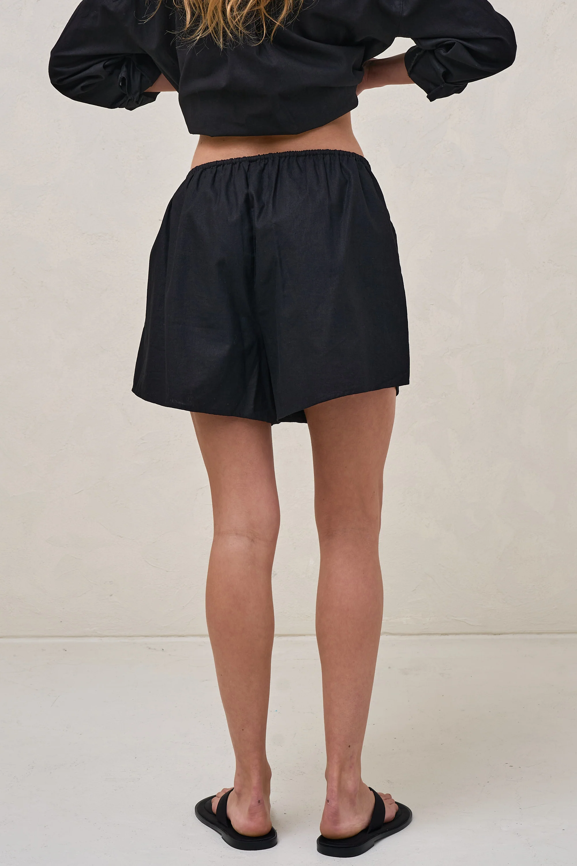 Timeless Linen Short - Black - Image 8