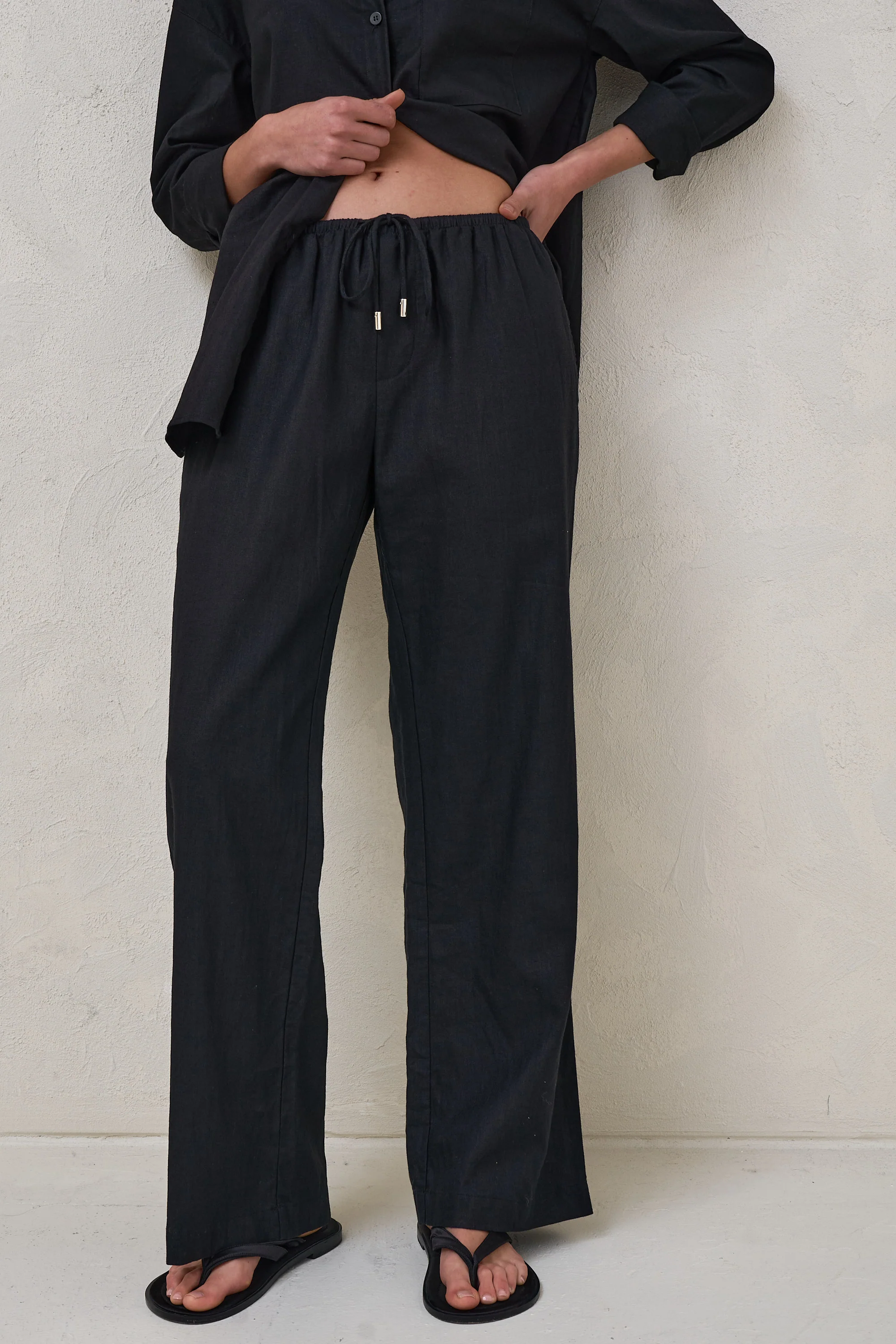 Timeless Wide Leg Linen Pant - Black - Image 10