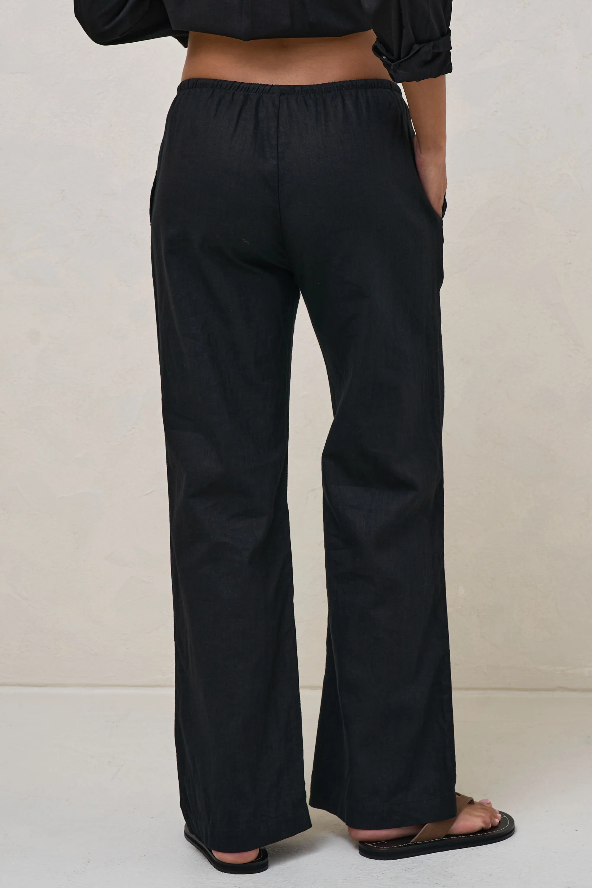 Timeless Wide Leg Linen Pant - Black - Image 4