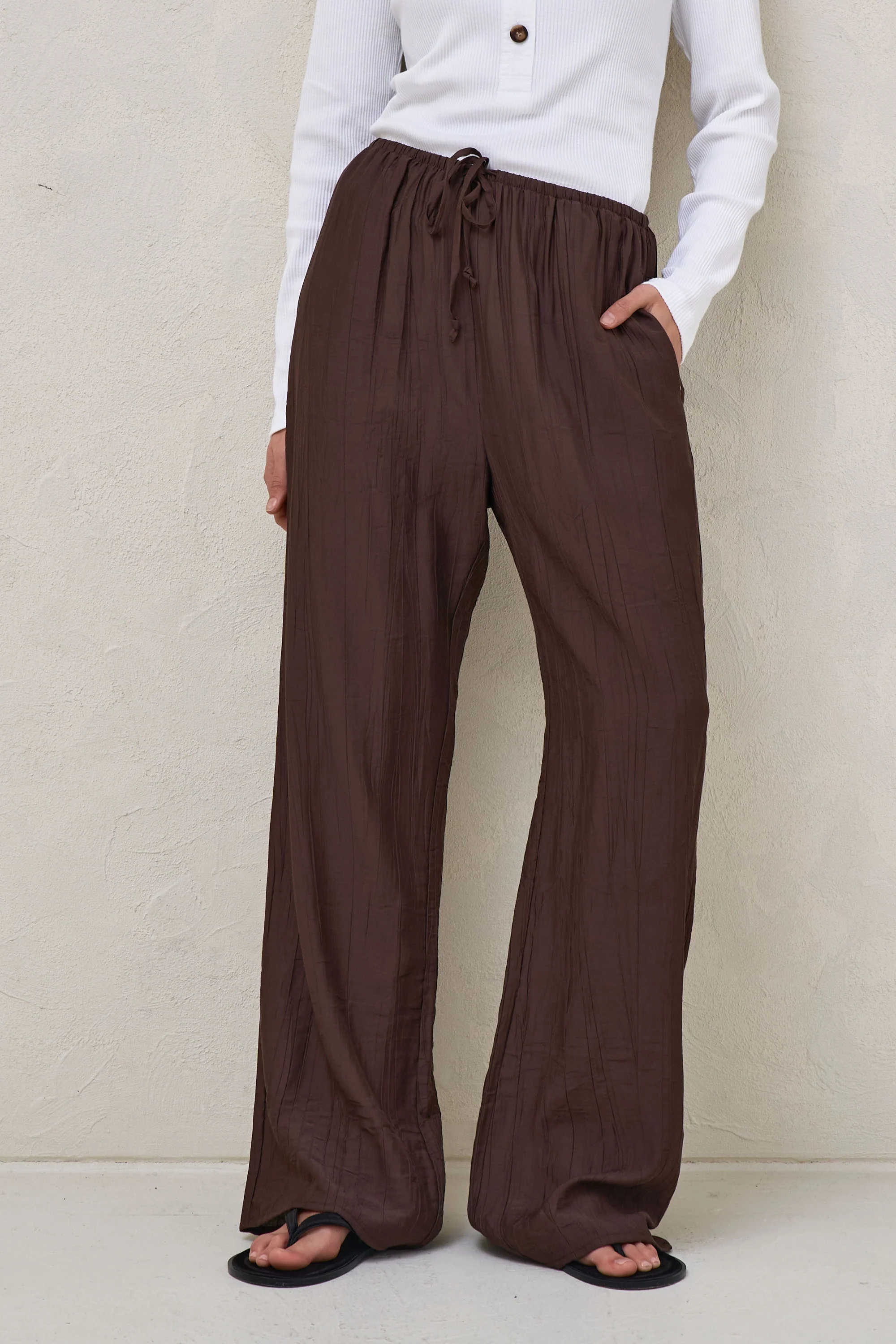 Ease Away Crinkle Pant -Chocolate - Image 10