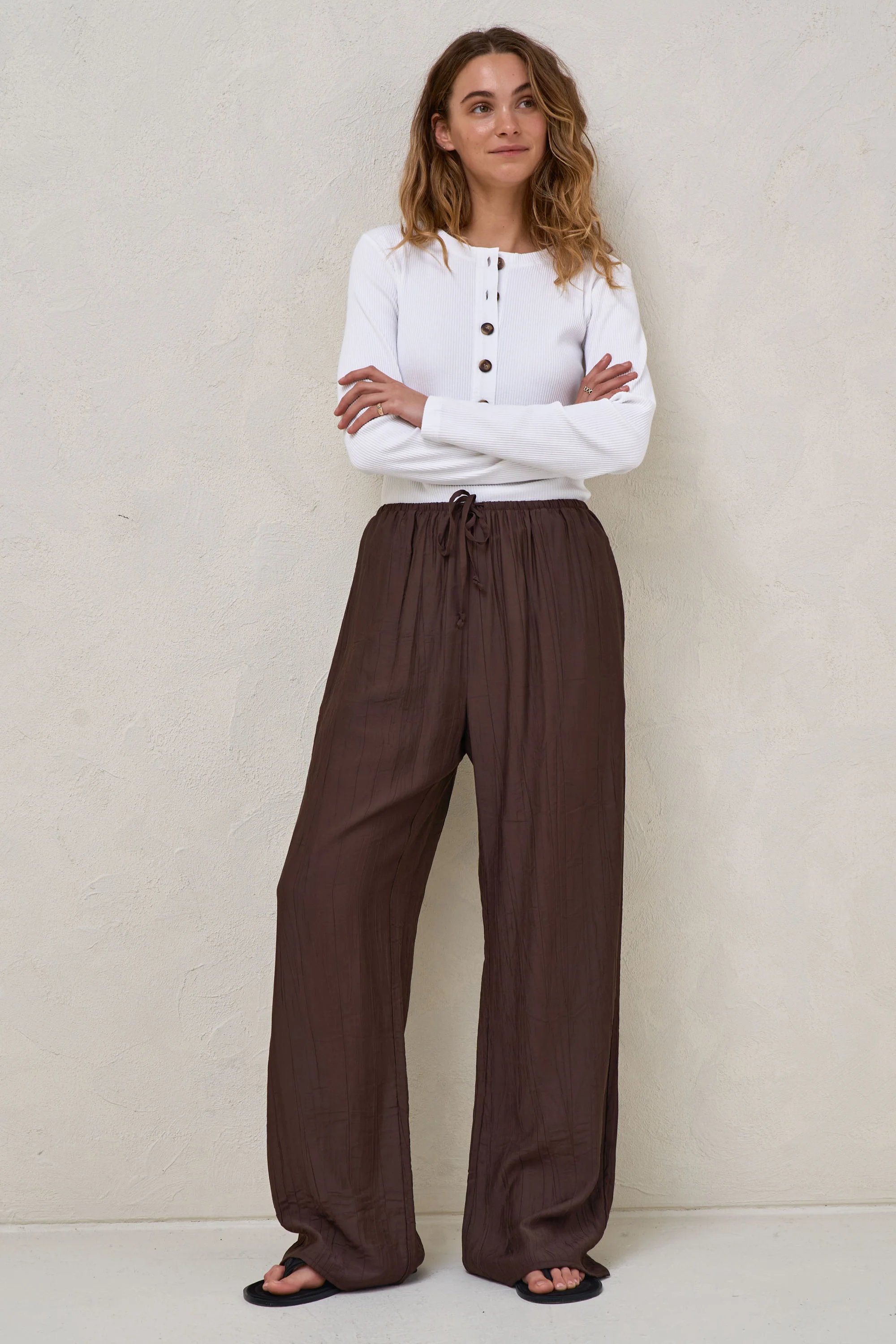 Ease Away Crinkle Pant -Chocolate - Image 6