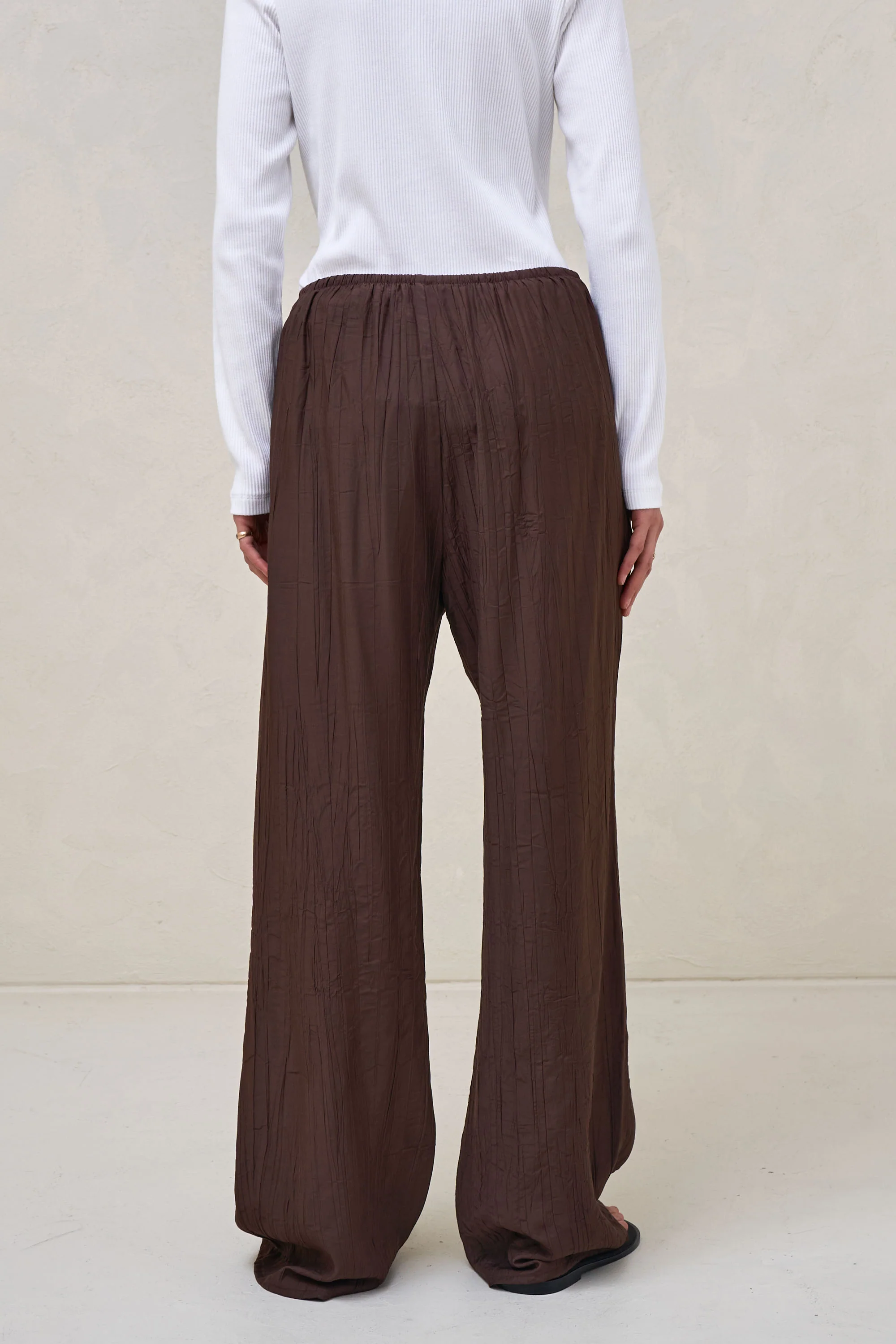 Ease Away Crinkle Pant -Chocolate - Image 7