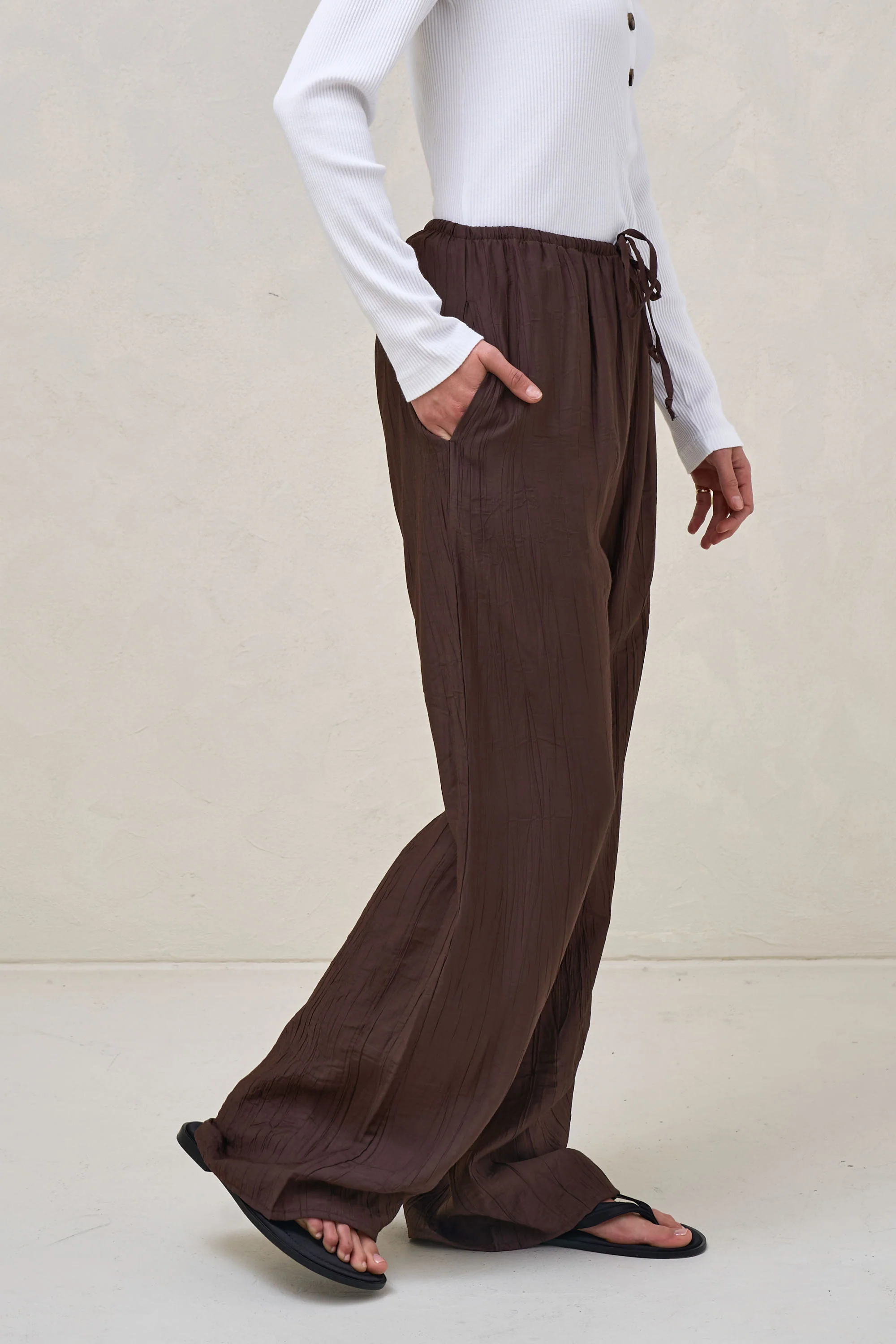 Ease Away Crinkle Pant -Chocolate - Image 8