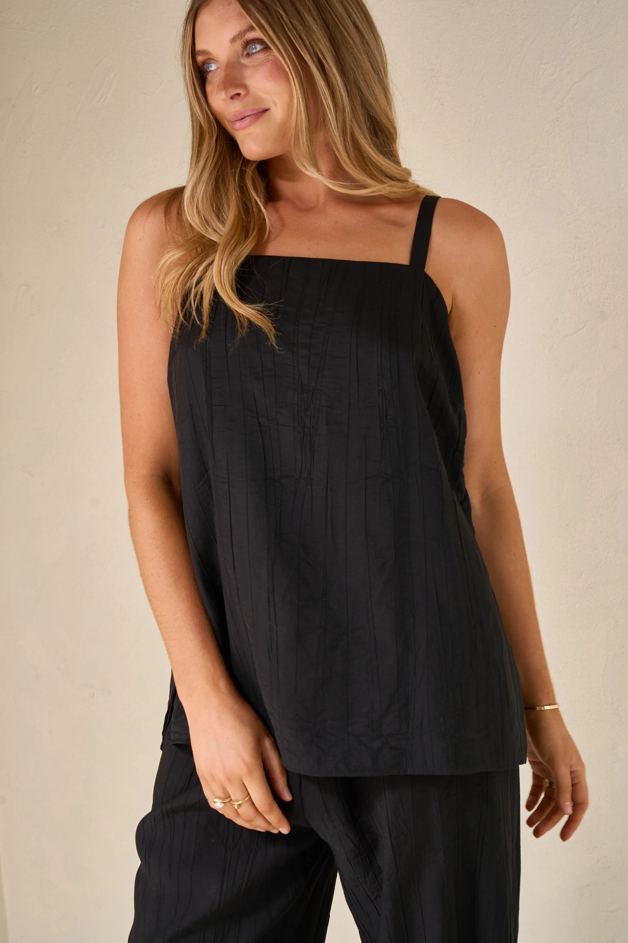 Ease Away Crinkle Top - Black - Image 6