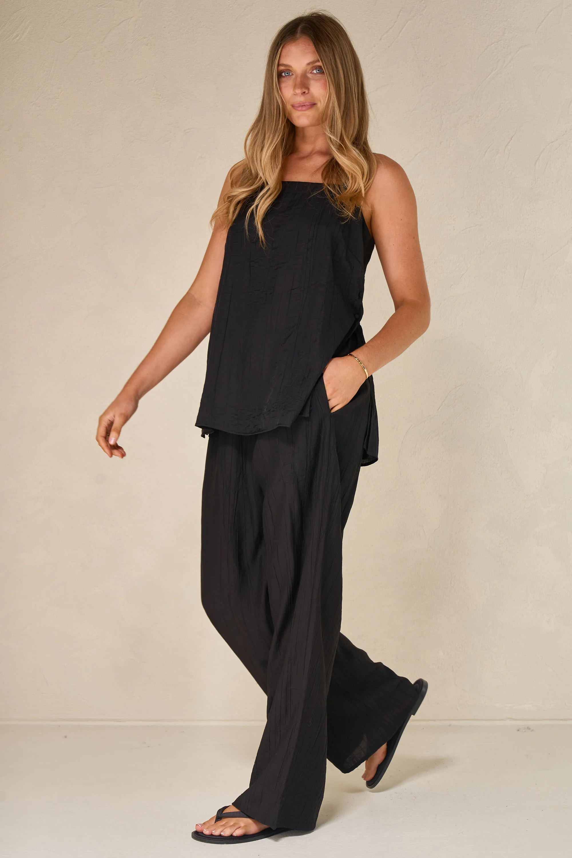 Ease Away Crinkle Top - Black - Image 8