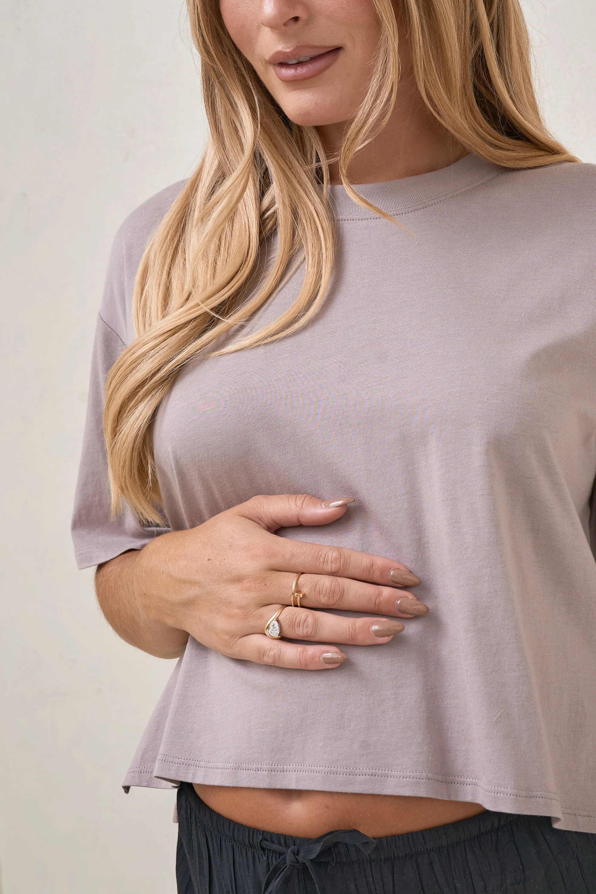 Into It Crop Tee - Taupe - Image 4