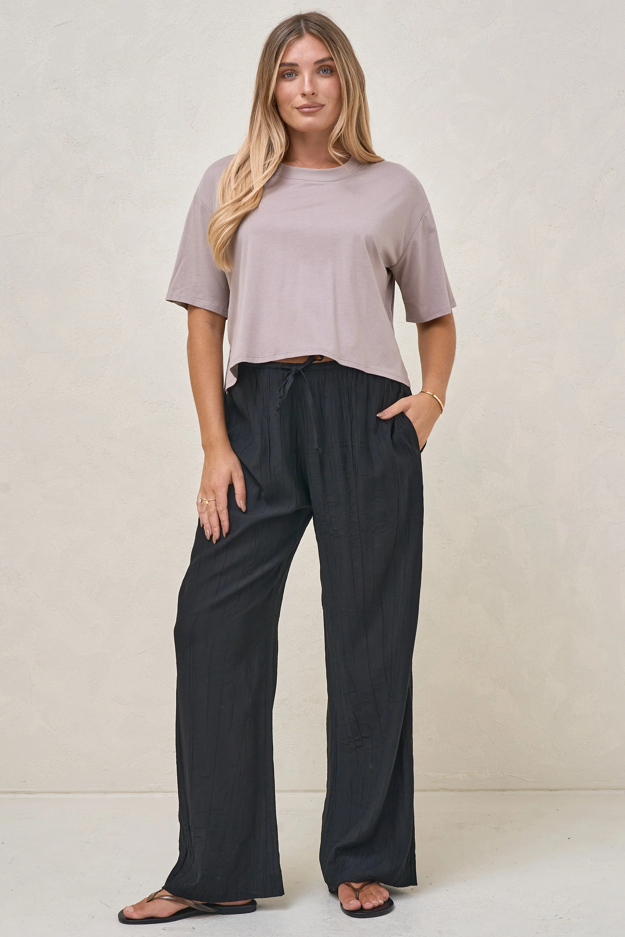 Into It Crop Tee - Taupe - Image 5