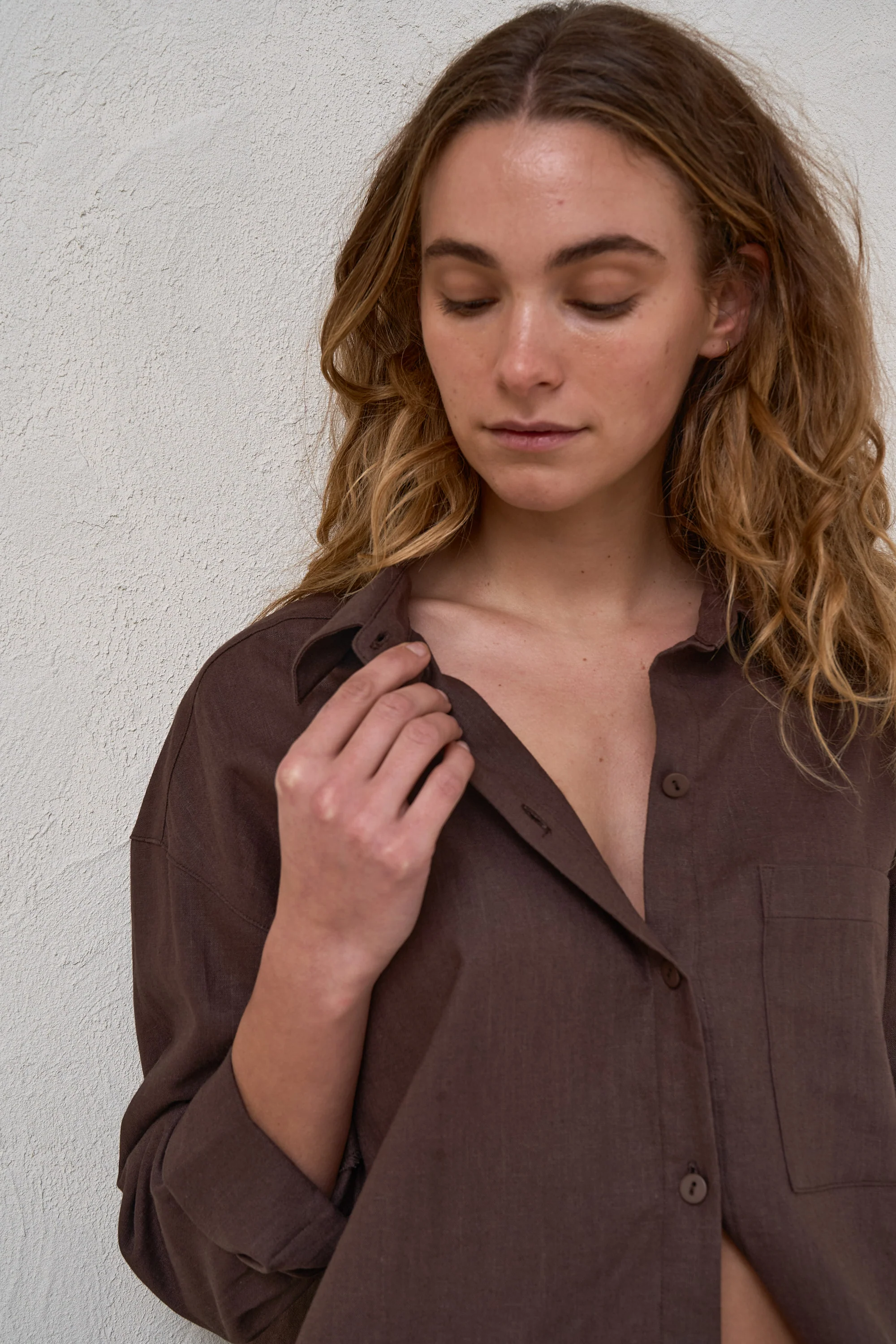 Timeless Relaxed Linen Shirt - Chocolate - Image 10