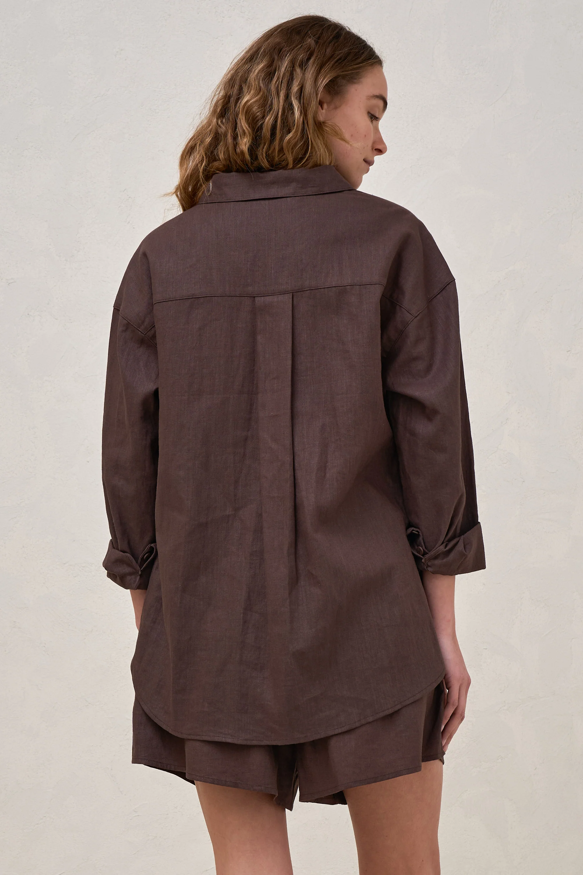 Timeless Relaxed Linen Shirt - Chocolate - Image 8