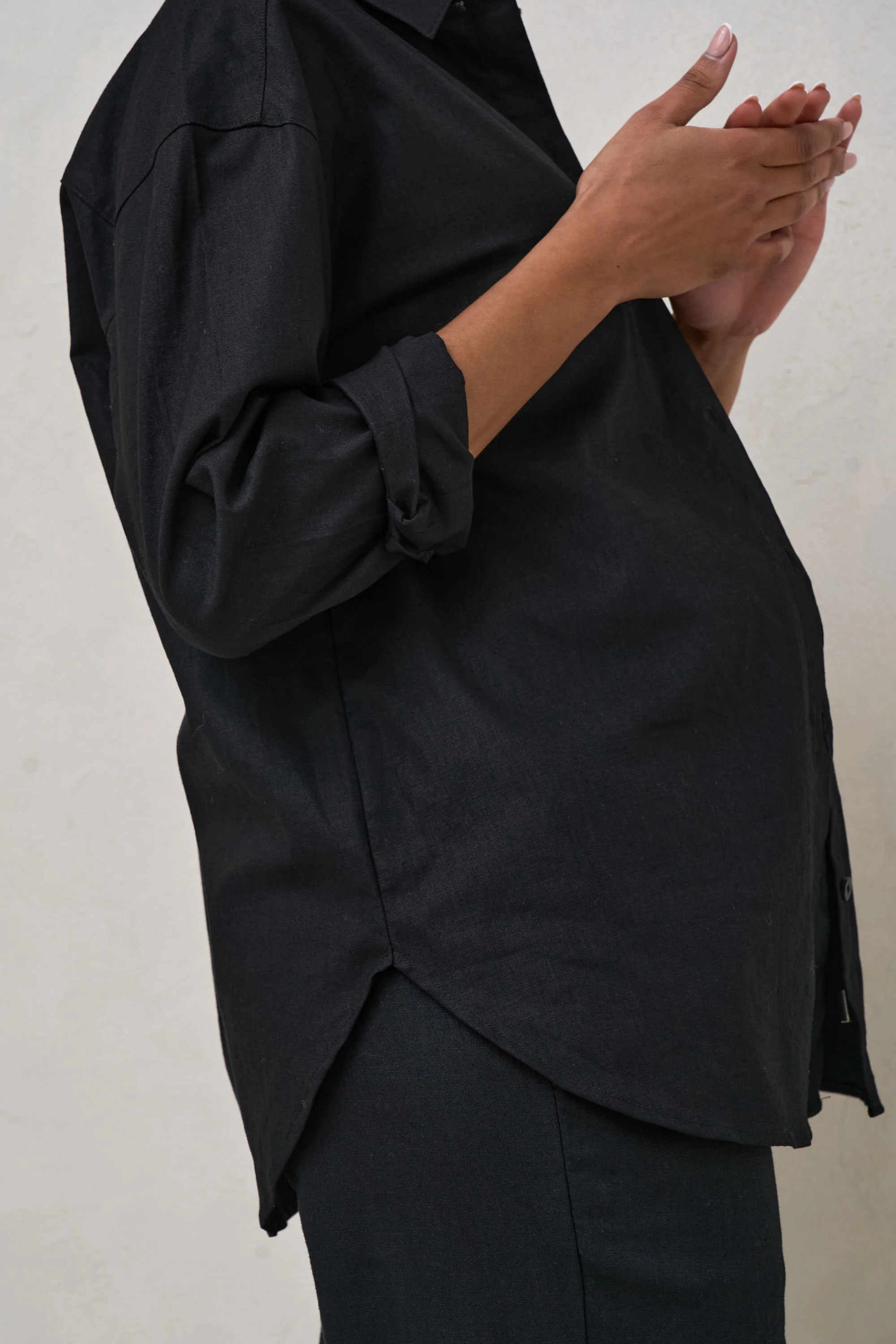 Timeless Relaxed Linen Shirt - Black - Image 3