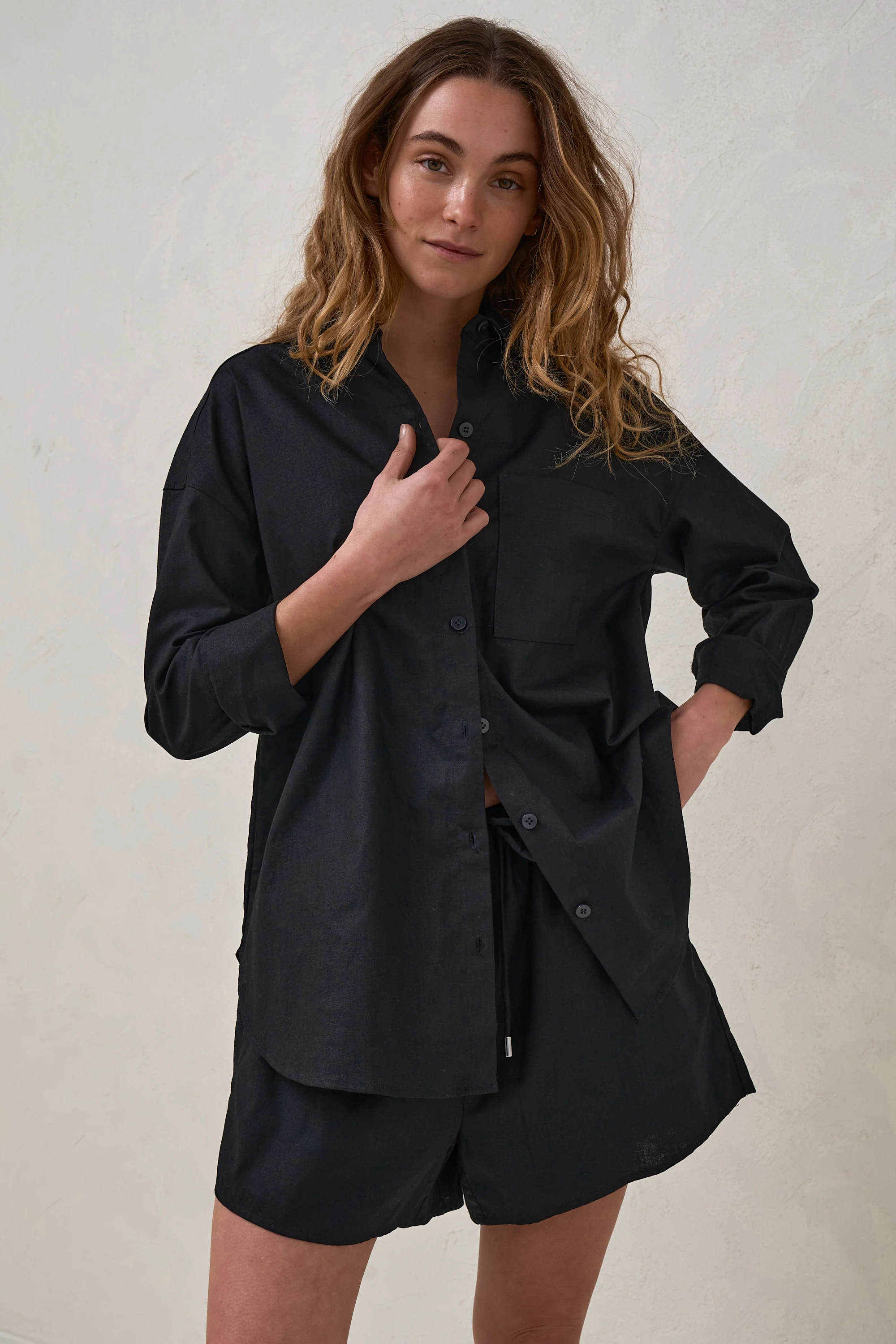 Timeless Relaxed Linen Shirt - Black - Image 7