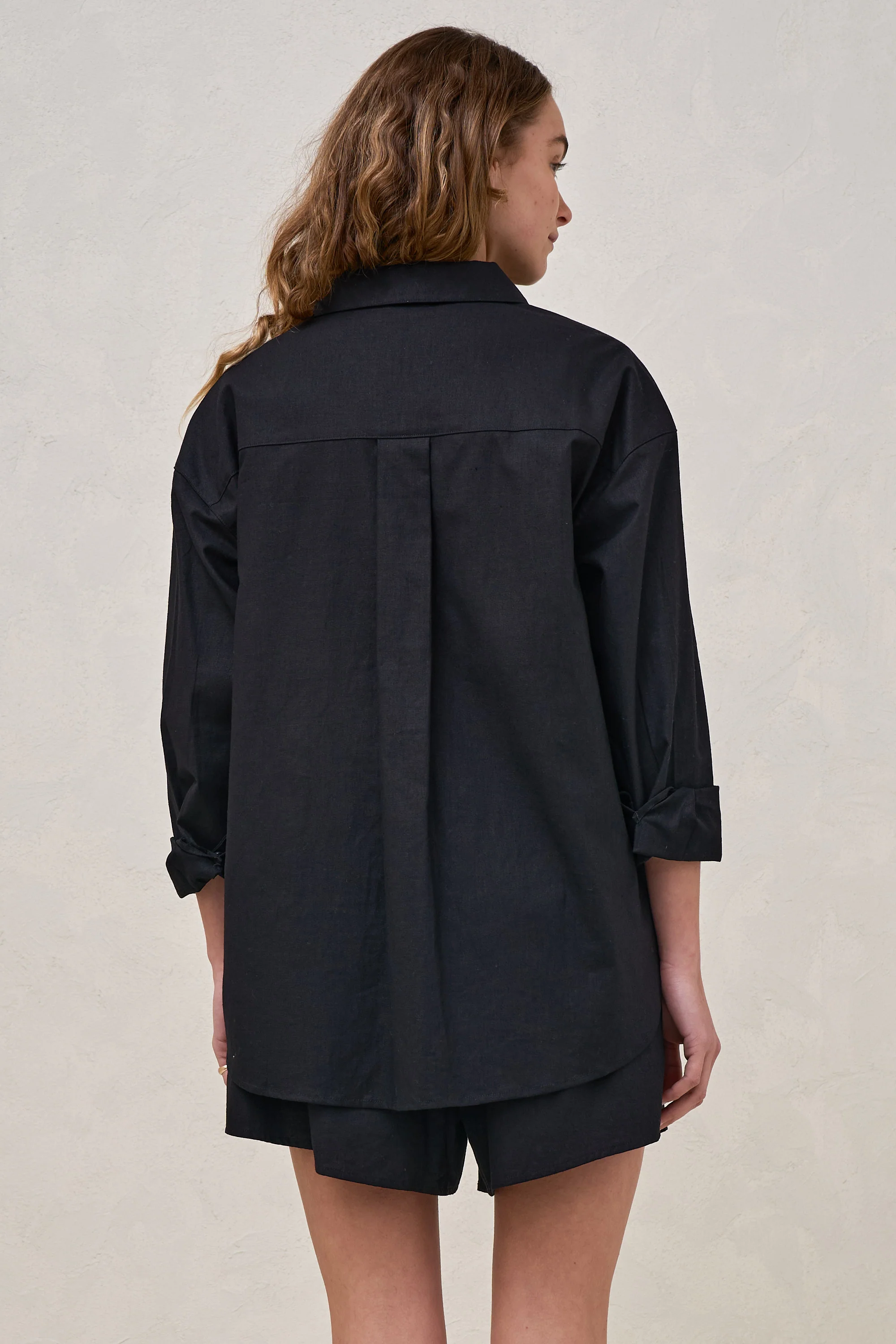 Timeless Relaxed Linen Shirt - Black - Image 8