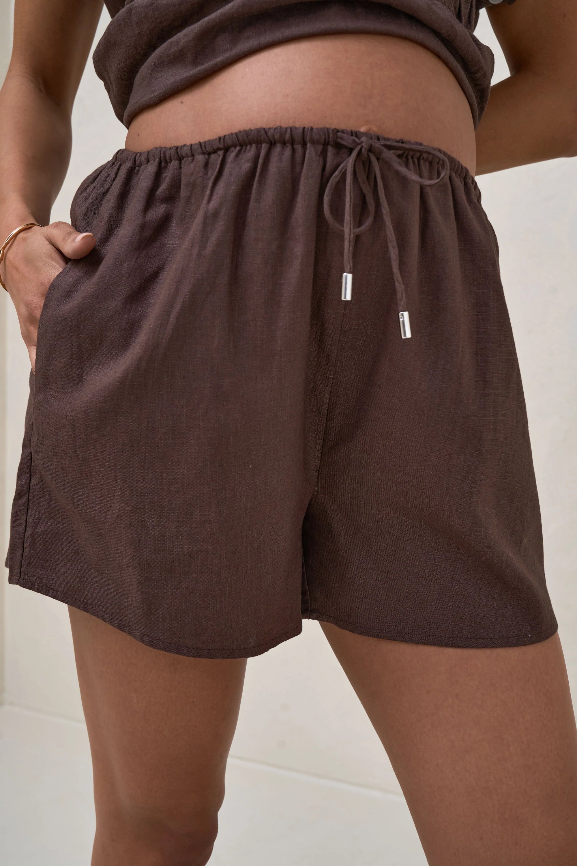 Timeless Linen Short - Chocolate - Image 5
