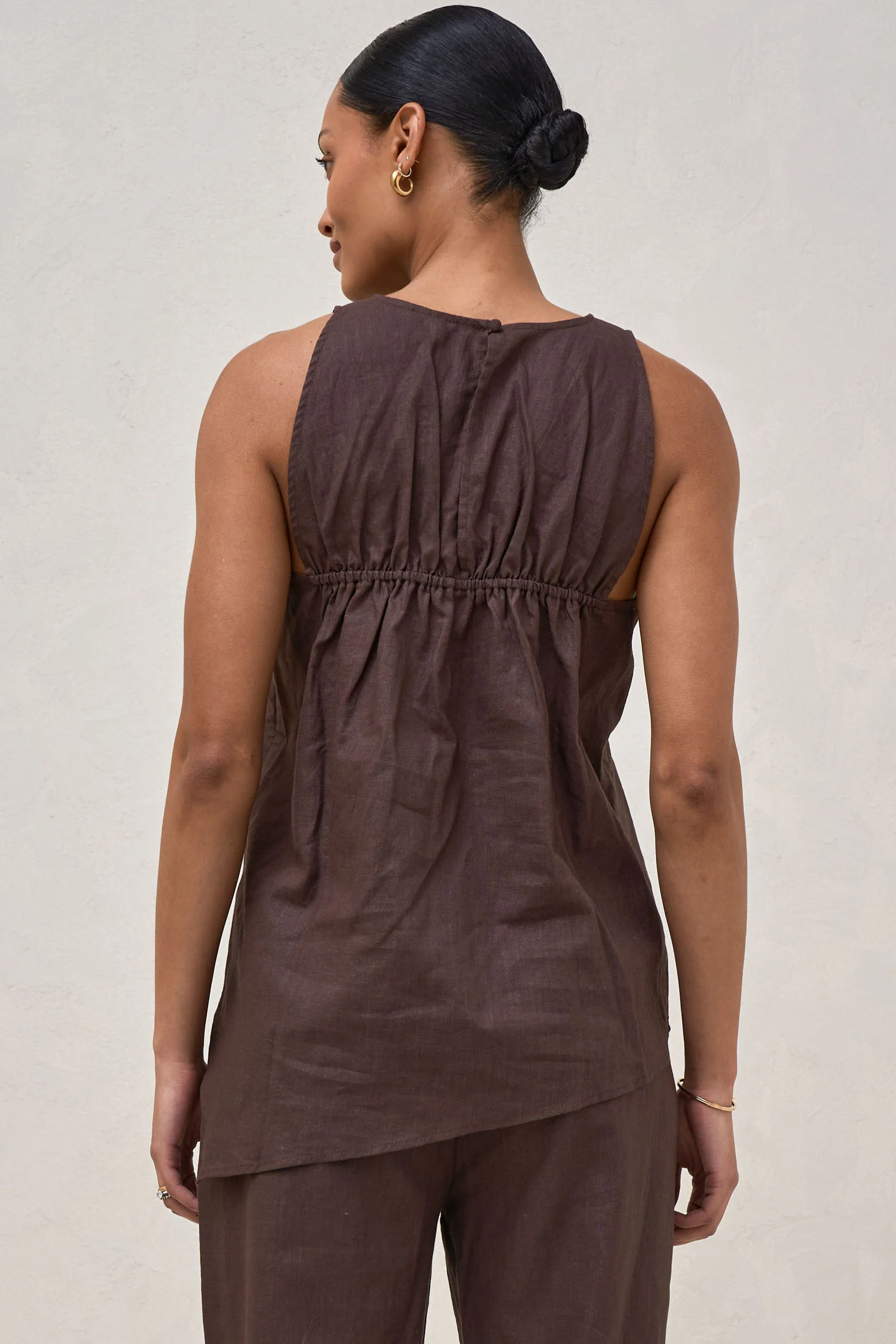 Timeless Linen Nursing Tank - Chocolate - Image 2