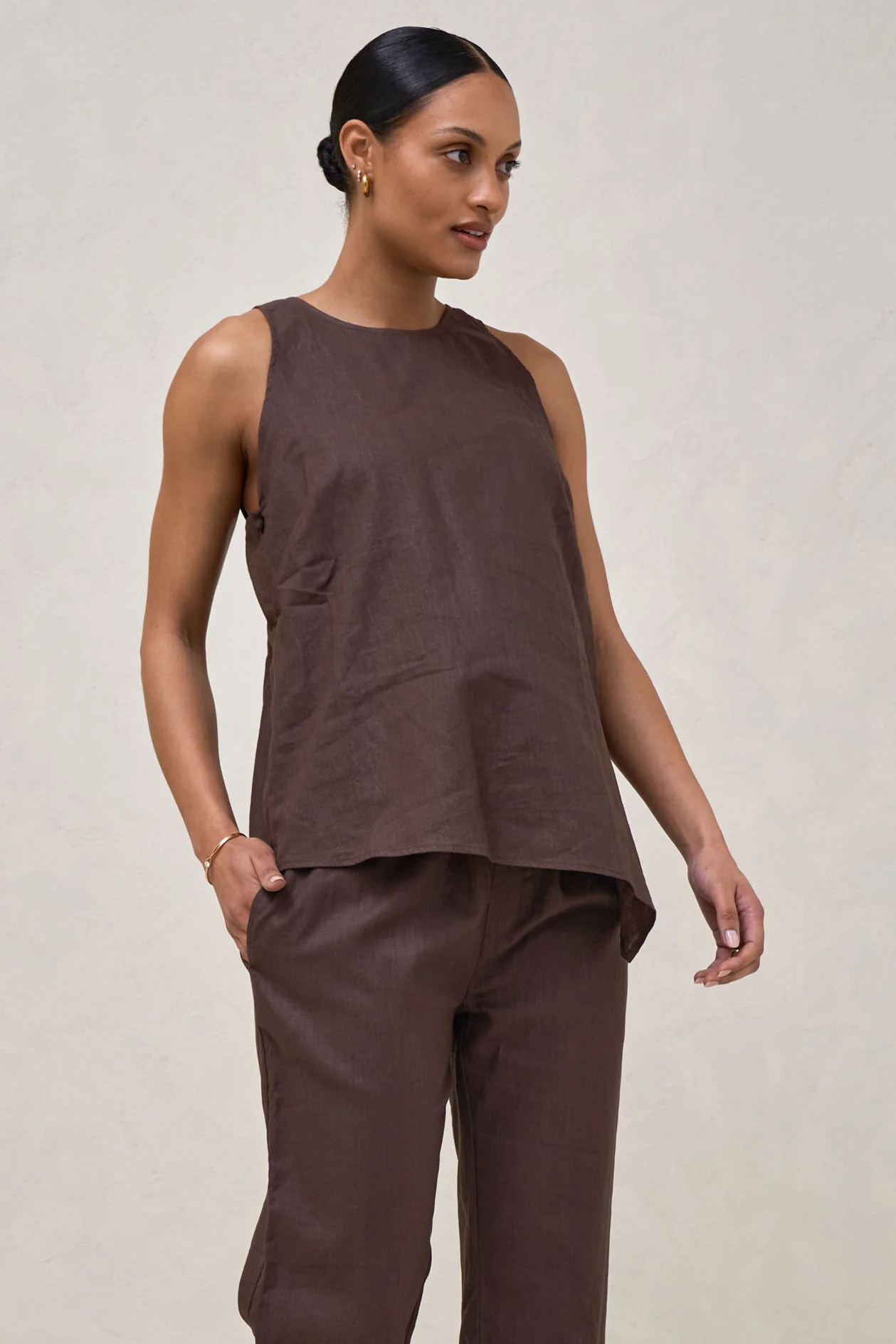 Timeless Linen Nursing Tank - Chocolate - Image 4