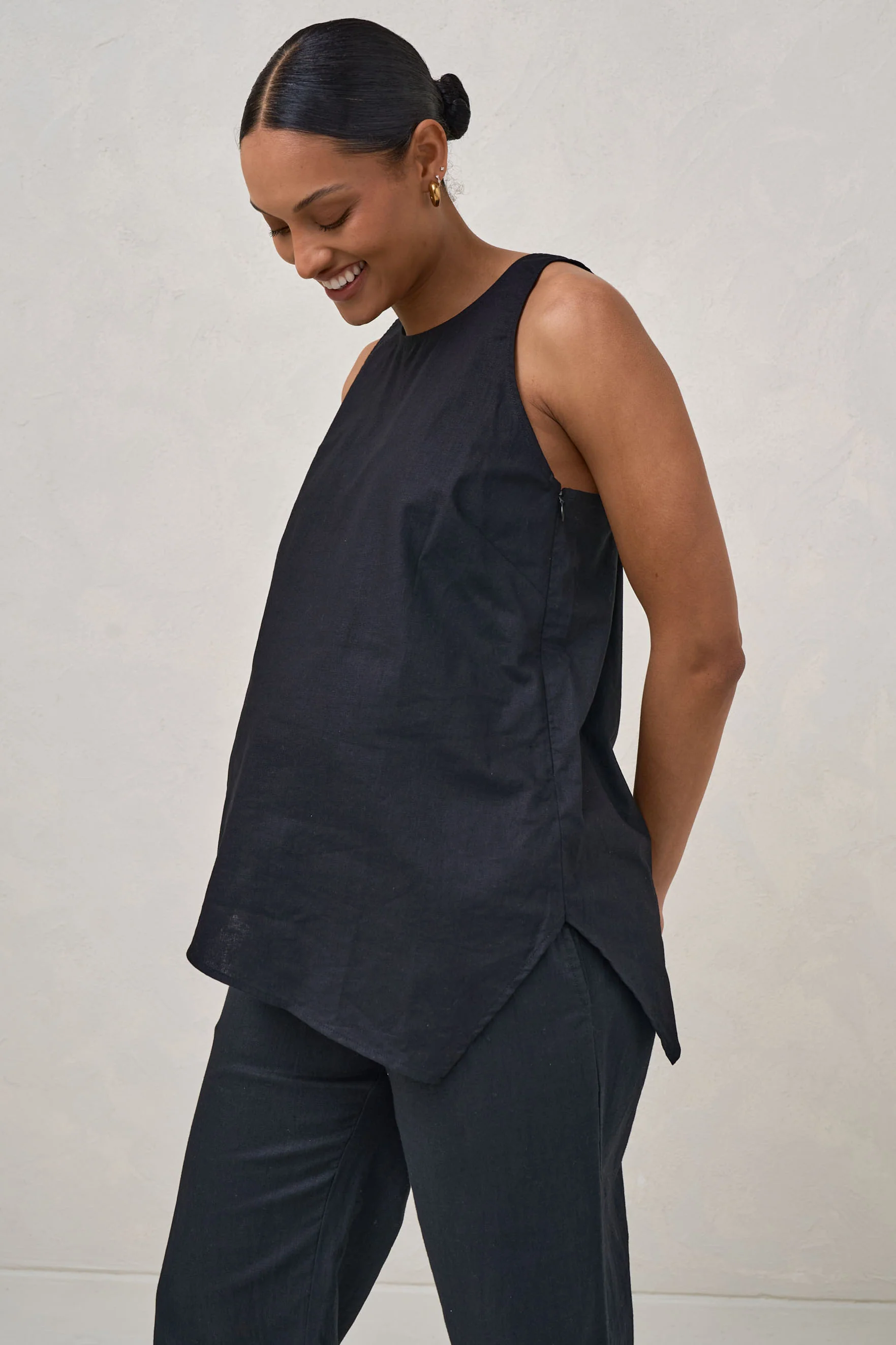 Timeless Linen Nursing Tank - Black - Image 2