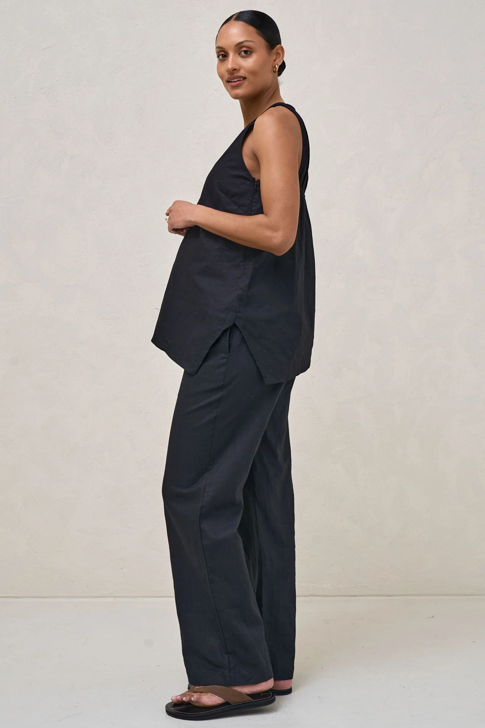Timeless Linen Nursing Tank - Black - Image 3