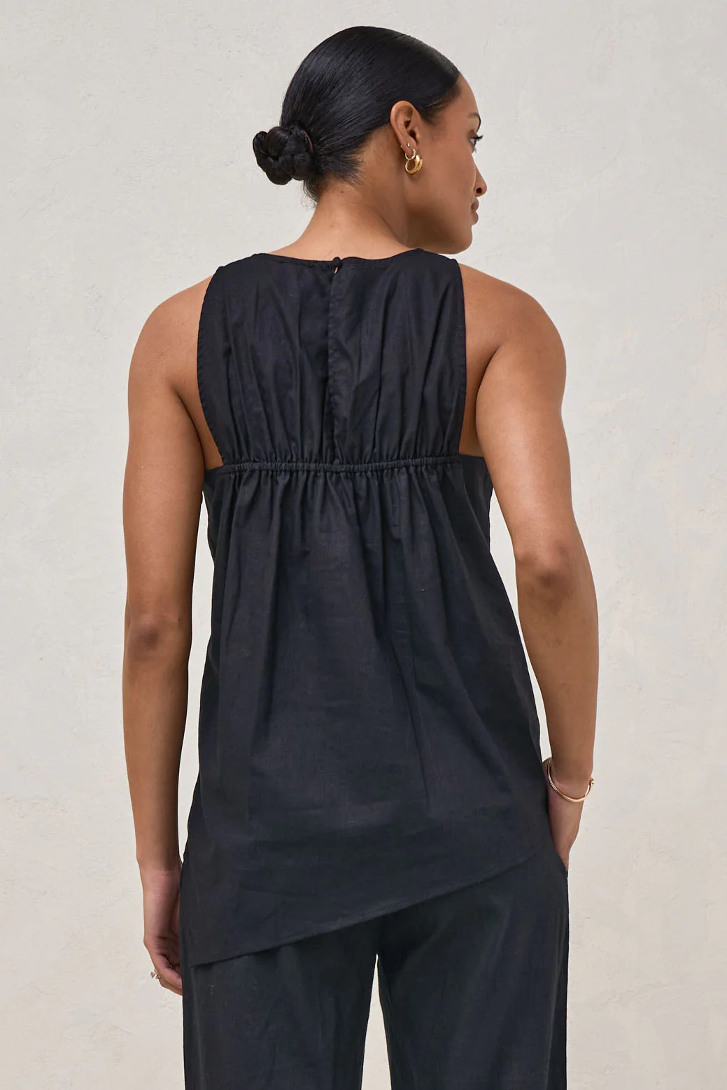 Timeless Linen Nursing Tank - Black - Image 4