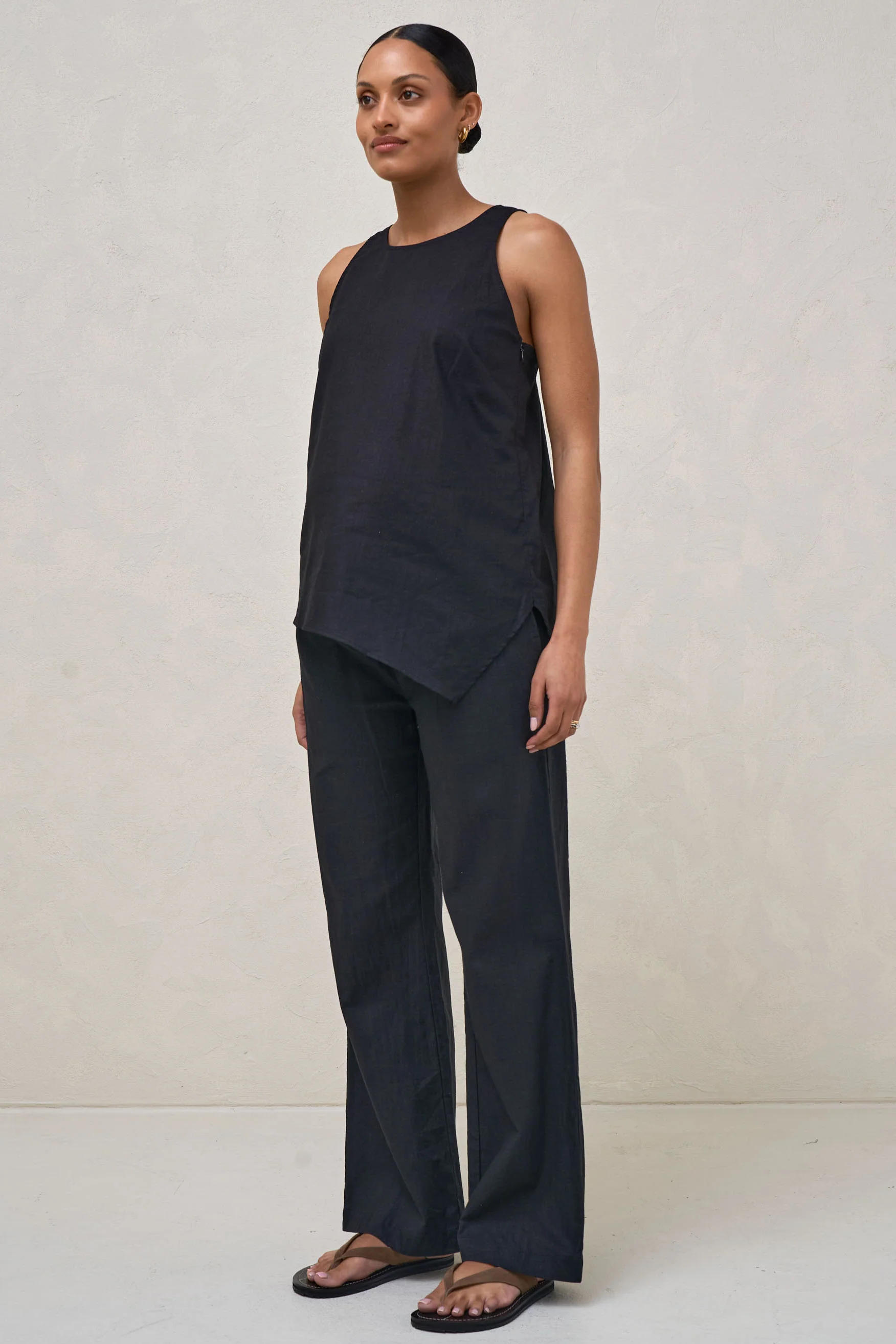 Timeless Linen Nursing Tank - Black - Image 5