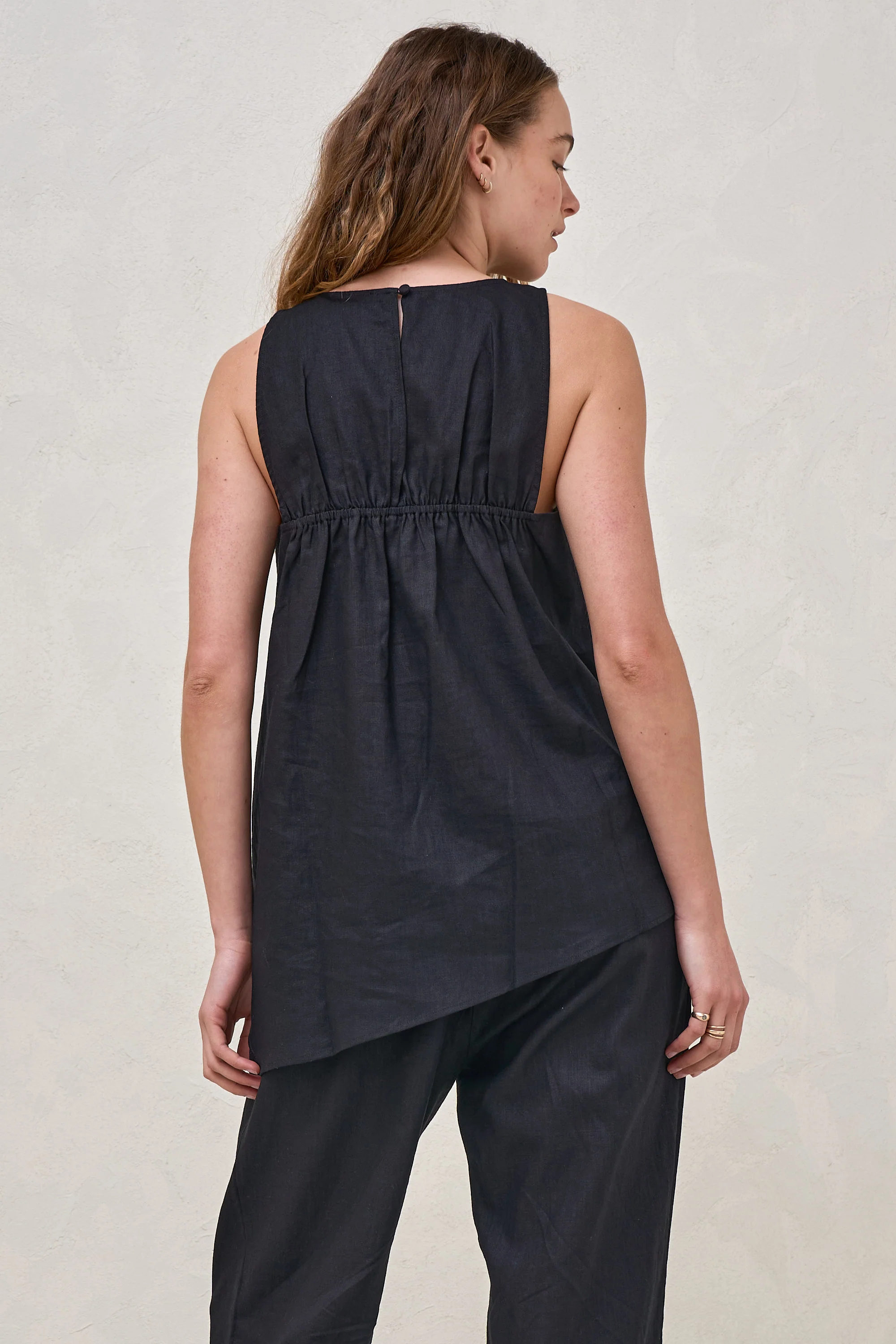 Timeless Linen Nursing Tank - Black - Image 8