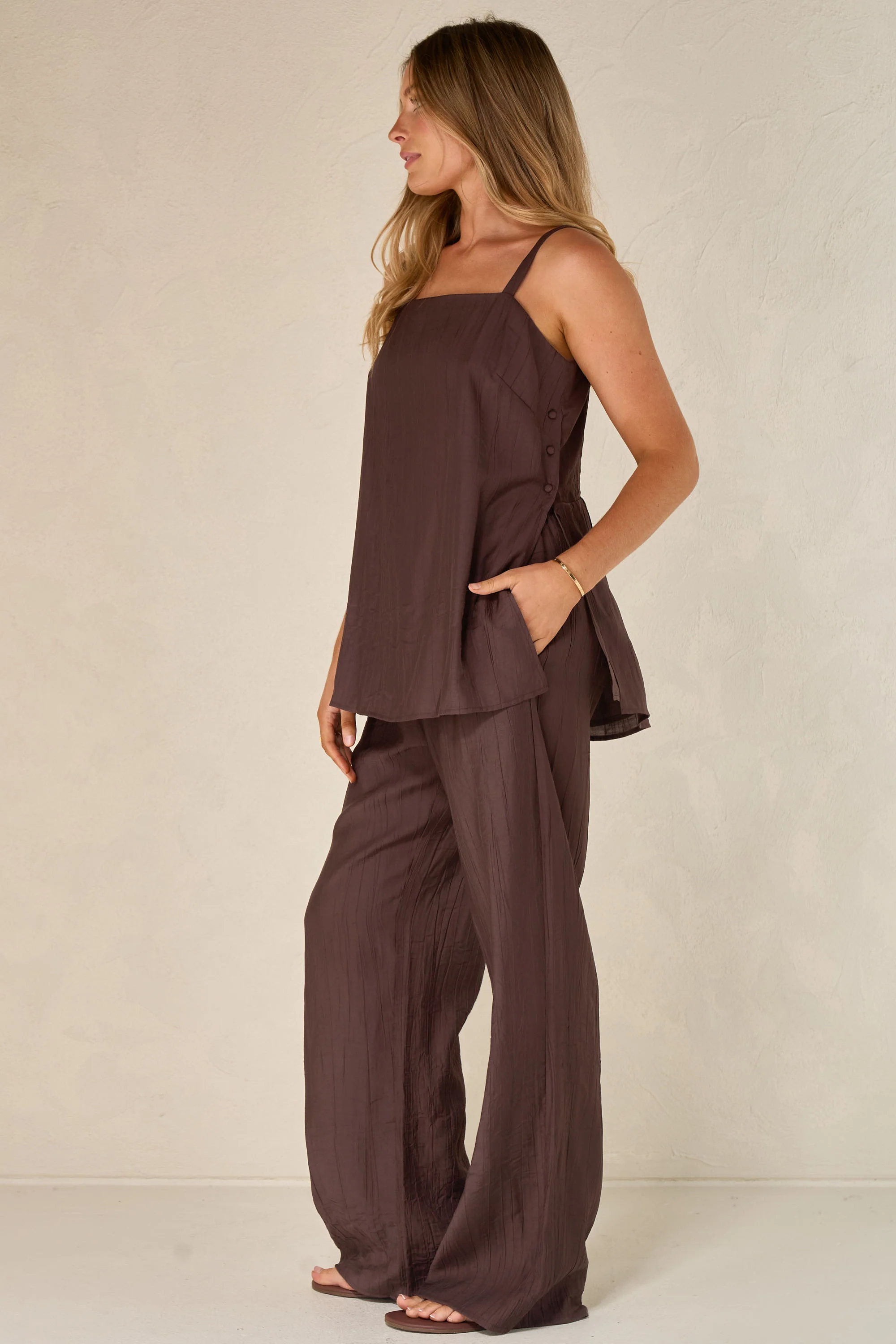 Ease Away Crinkle Top - Chocolate - Image 6