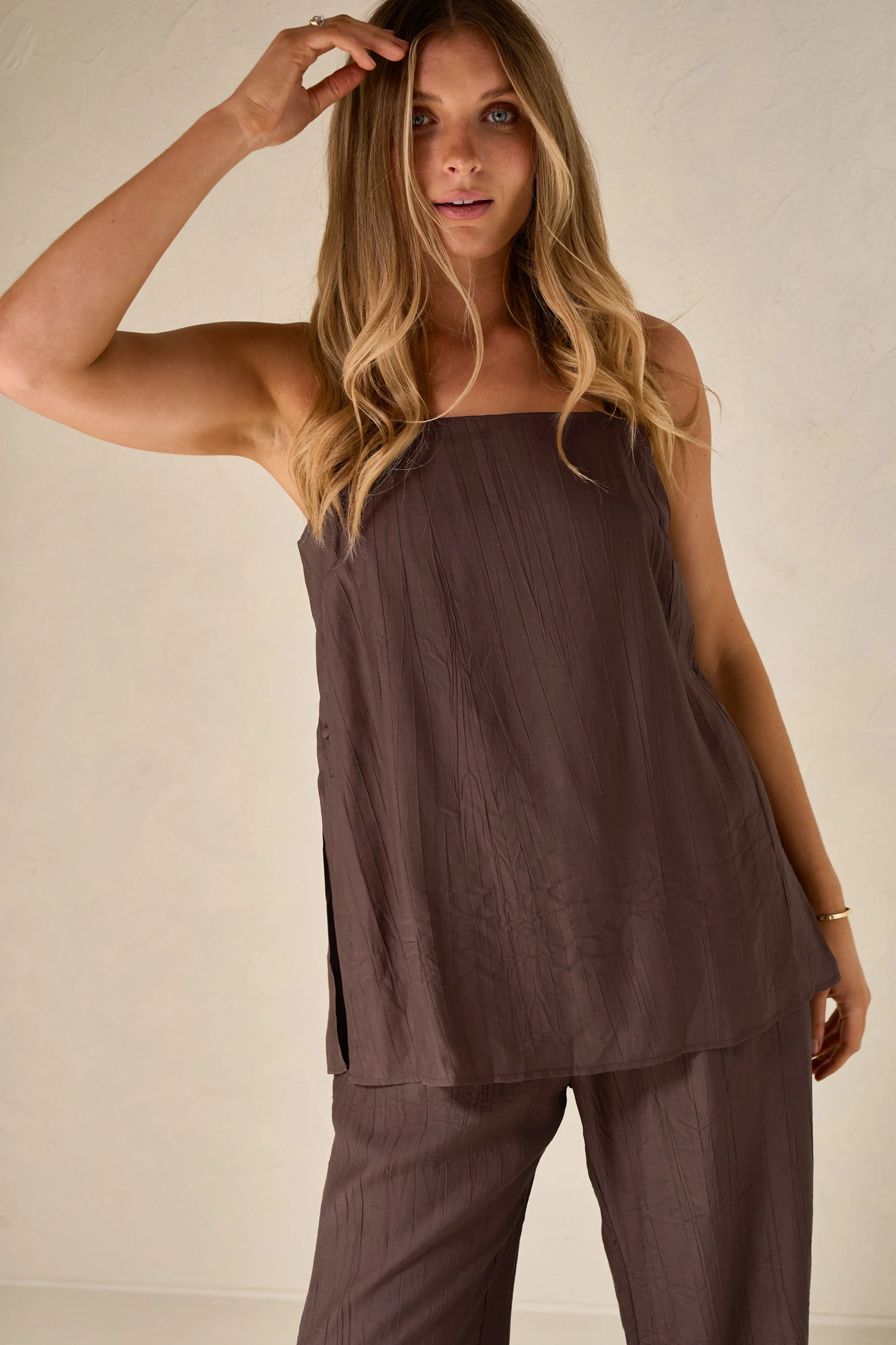 Ease Away Crinkle Top - Chocolate - Image 7